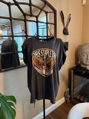 Chris Stapleton Graphic Band Tee - Dark Gray with Red & Gold
